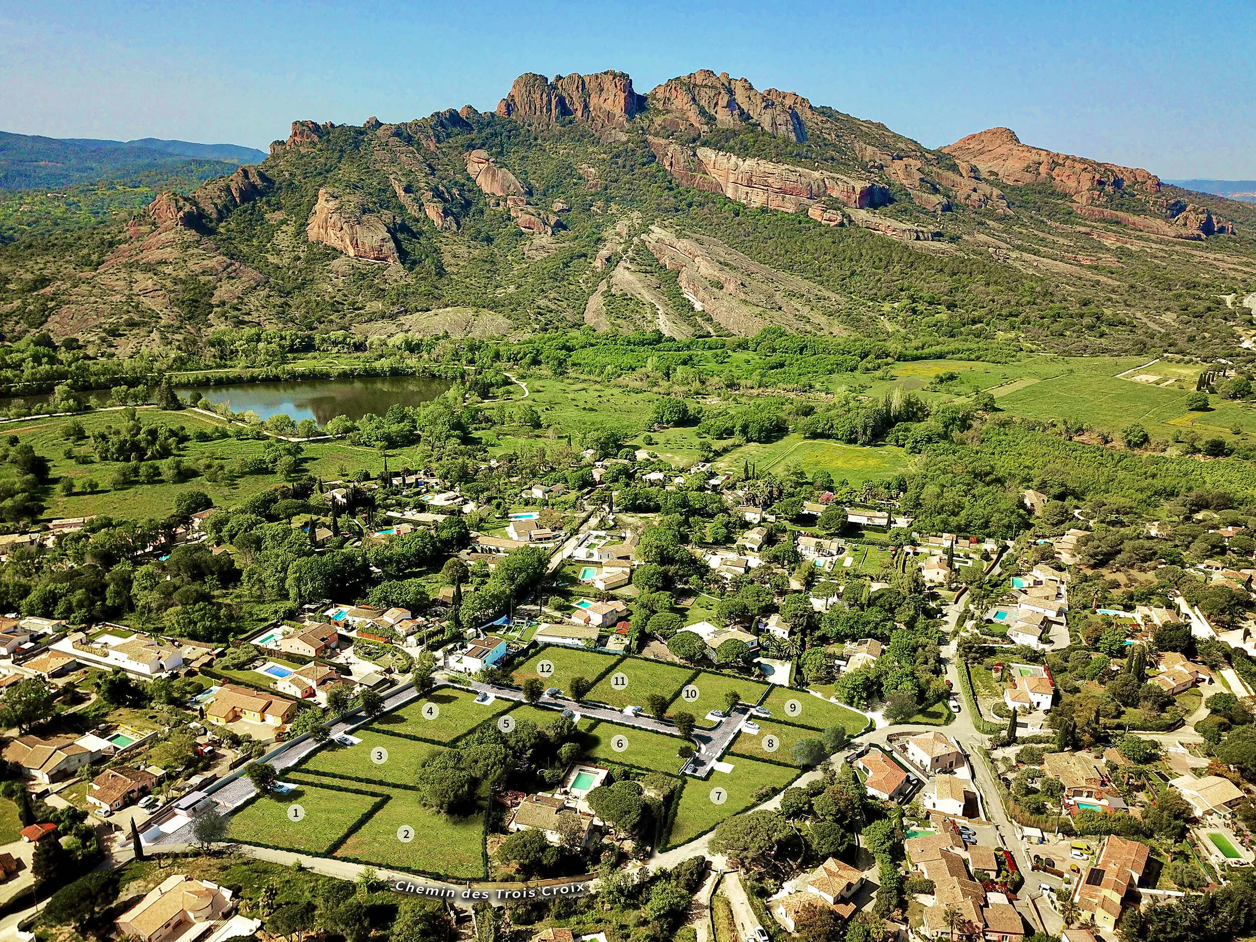 Vue aérienne du Domaine du Rocher face au Rocher de Roquebrune